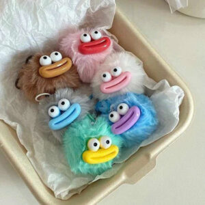 Móc khóa hình môi 2025