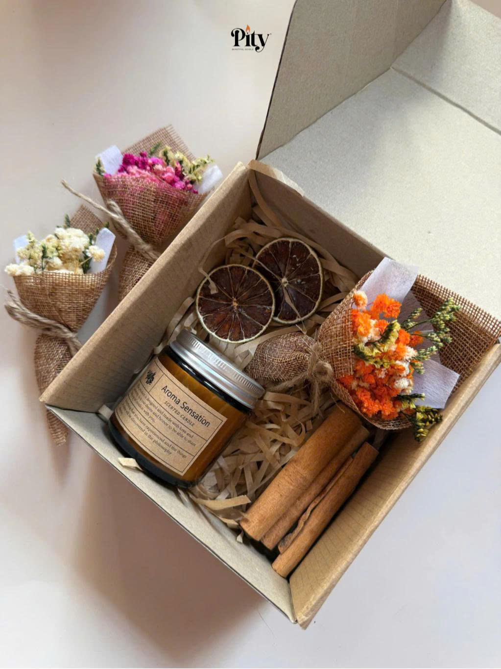 z7154098197228_971103e4b36e8d16d6371bec69691558 Set Hộp Quà Nến Thơm Aroma Sensation