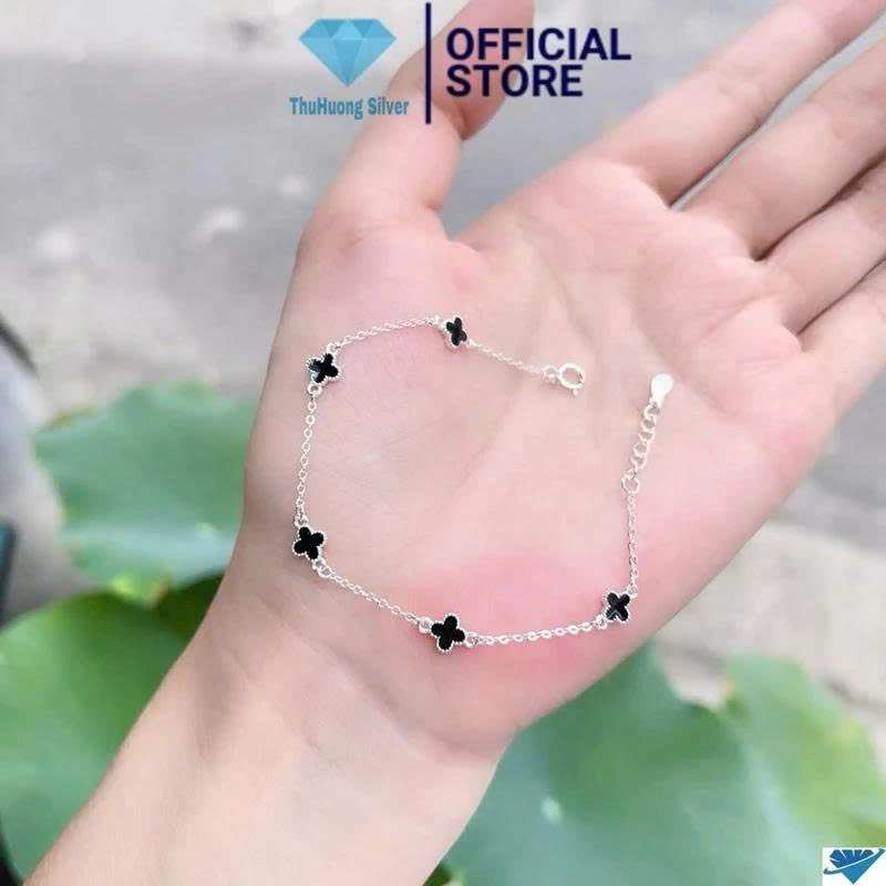 z7154185798029_1ca6a75d2e6c678049239b9de59db7d2 Vòng tay có 4 lá